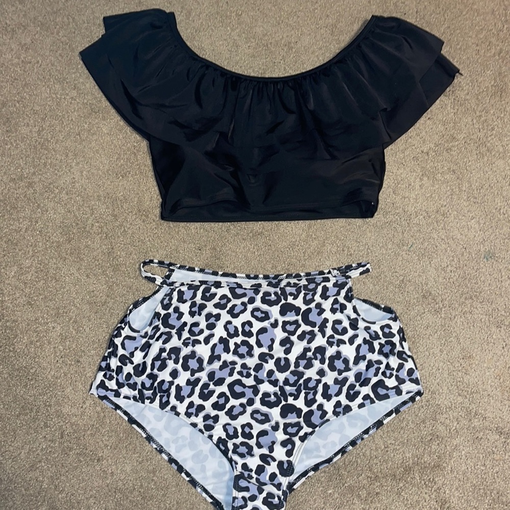 Cute Black off shoulder top with leopard high waist bikini